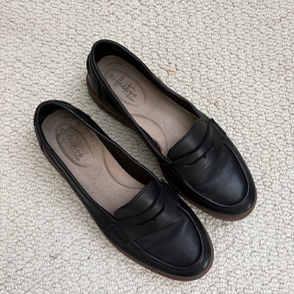 Clark’s Raisie Eletta Black Leather Loafers - Picture 2 of 6